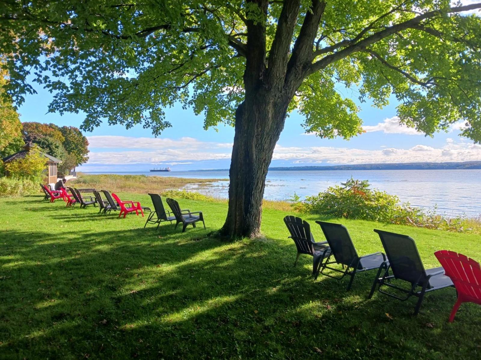 Auberge Les Blancs Moutons Saint-Laurent-de-l'ile d'Orleans Экстерьер фото
