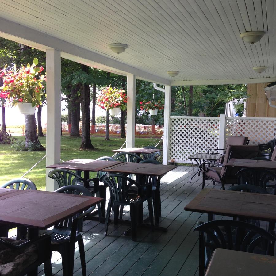 Auberge Les Blancs Moutons Saint-Laurent-de-l'ile d'Orleans Экстерьер фото
